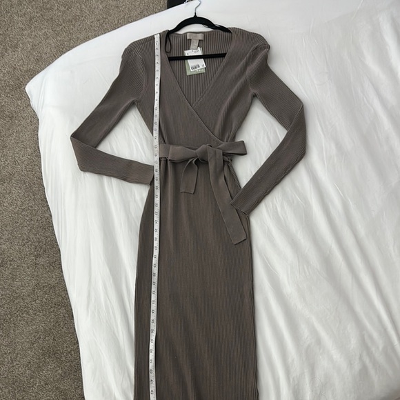Gray Brown Maxi Dress V-Neck Cuffed Sleeve - Picture 3 of 7